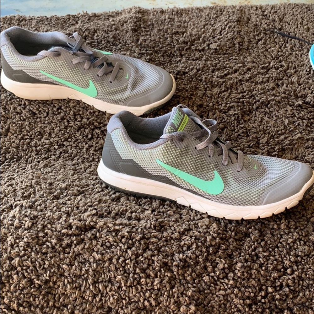 Nike’s - Picture 2 of 5